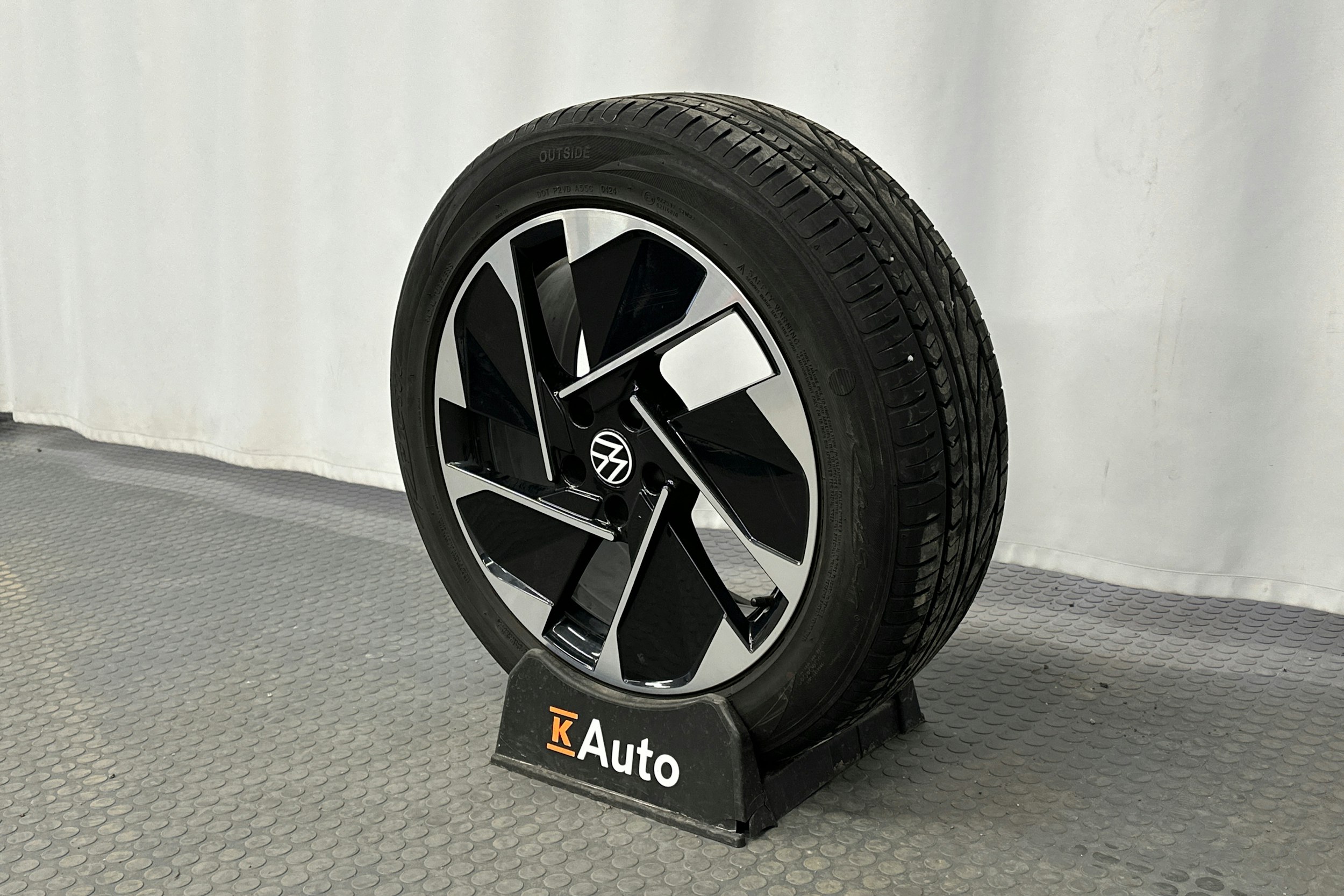 harmaa Volkswagen ID.3 2022 kuva 10.