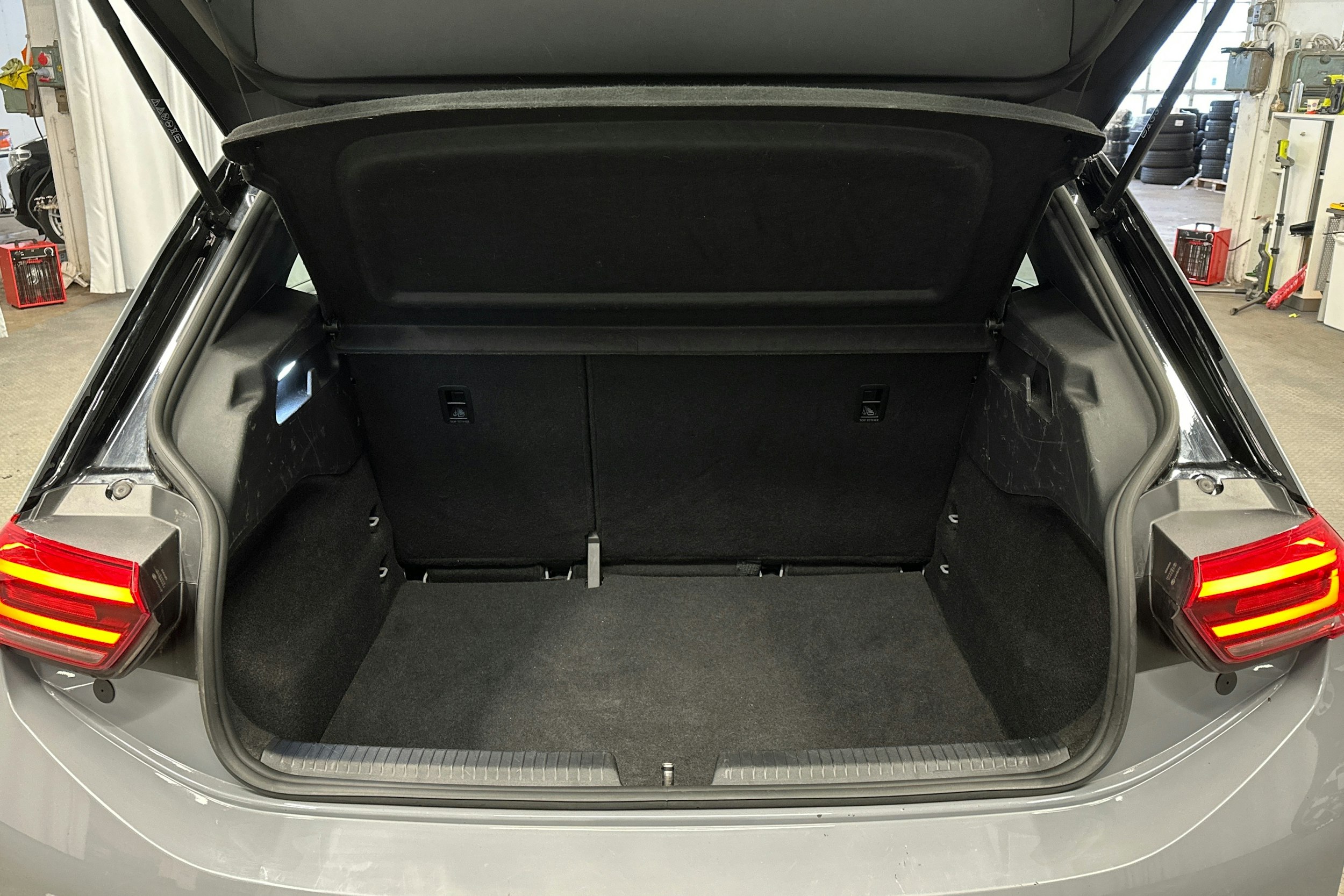 harmaa Volkswagen ID.3 2022 kuva 11.