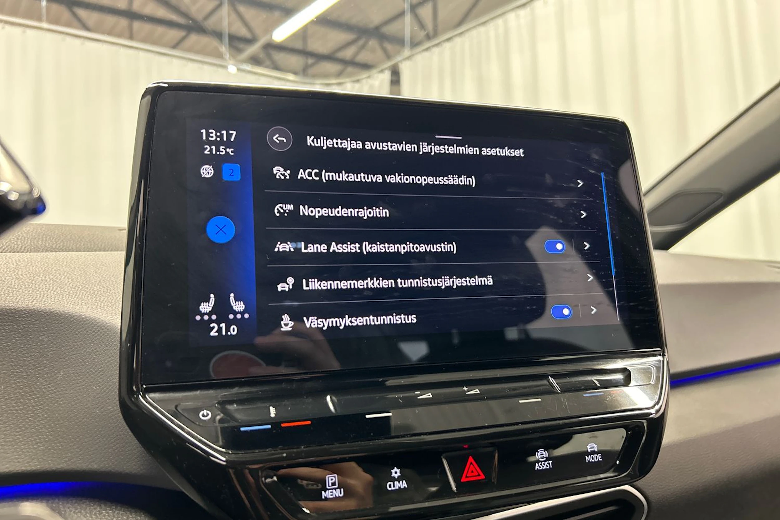sininen Volkswagen ID.3 2022 kuva 21.