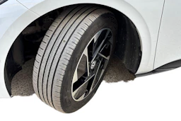 valkoinen Volkswagen ID.3 2023 kuva 9.