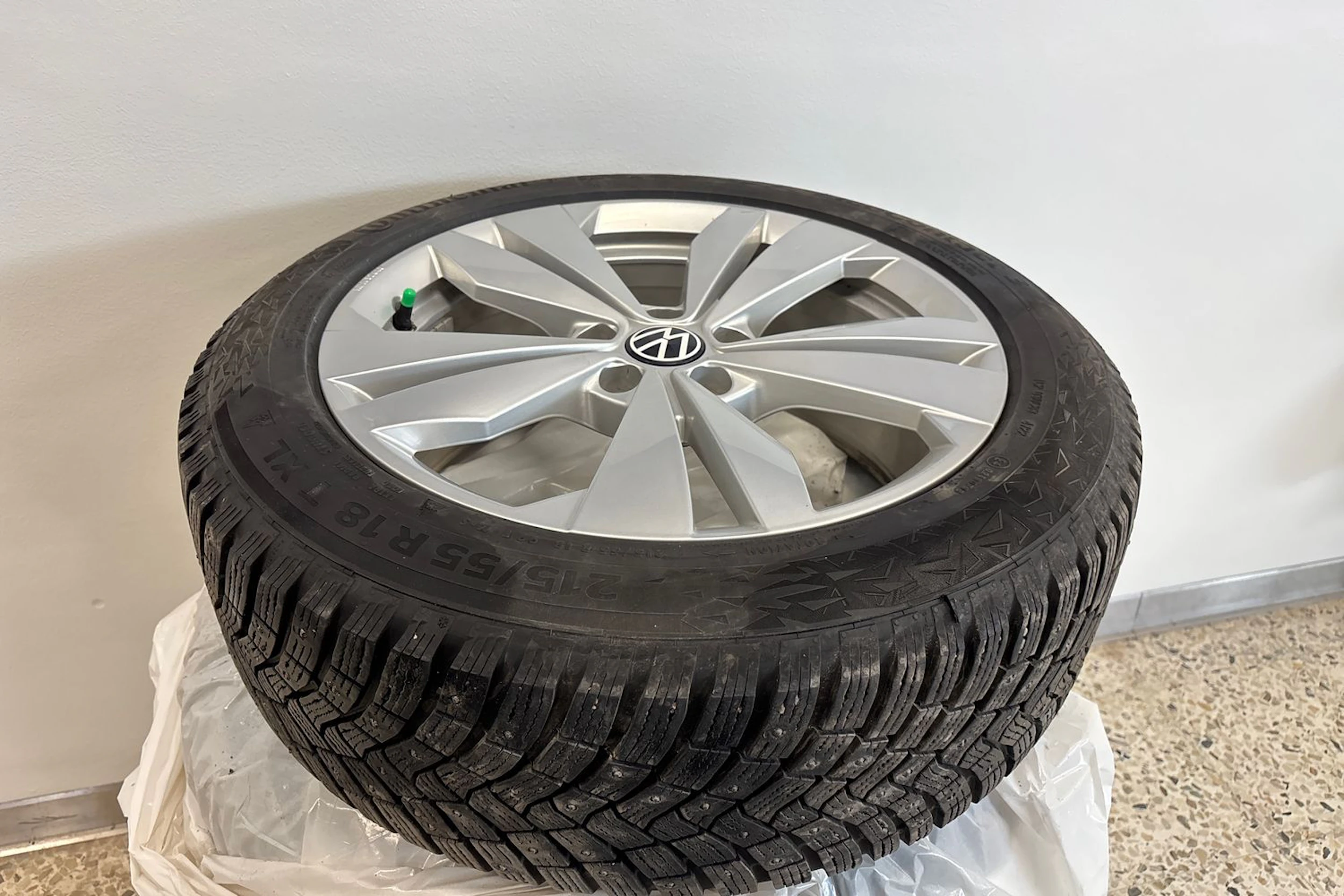 valkoinen Volkswagen ID.3 2023 kuva 11.