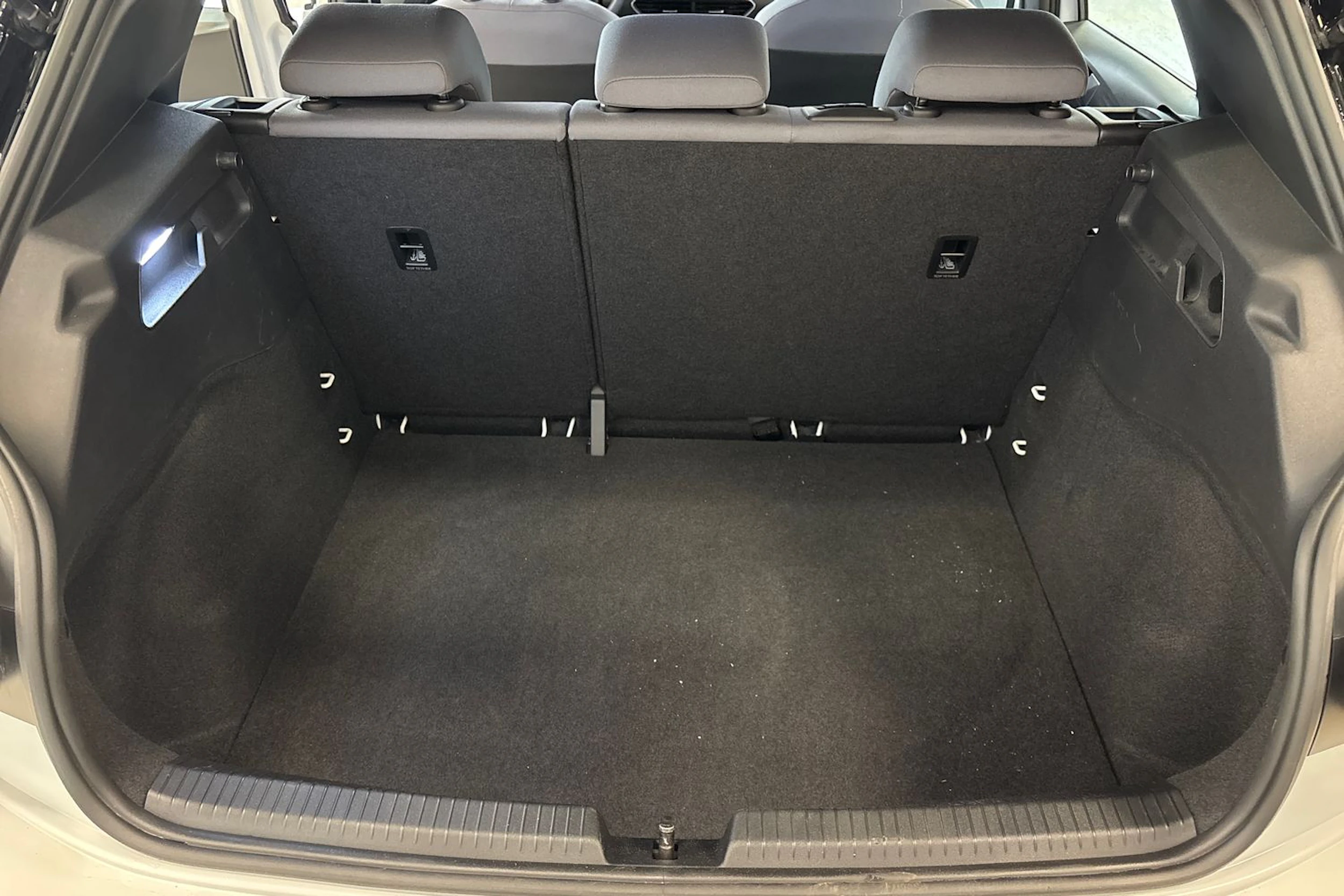 valkoinen Volkswagen ID.3 2023 kuva 12.