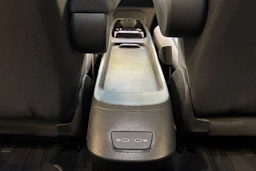 valkoinen Volkswagen ID.3 2023 kuva 13.