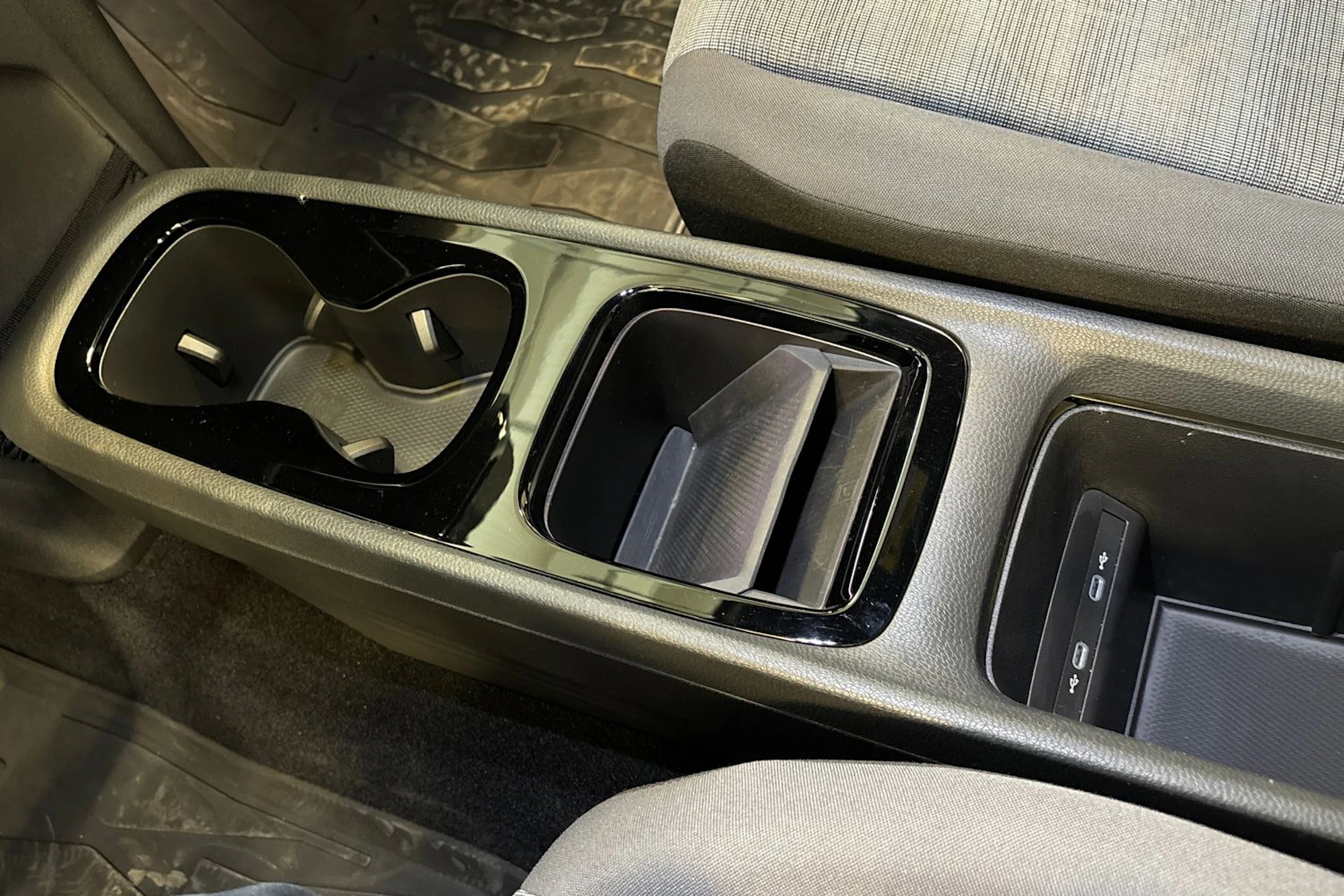 valkoinen Volkswagen ID.3 2023 kuva 18.