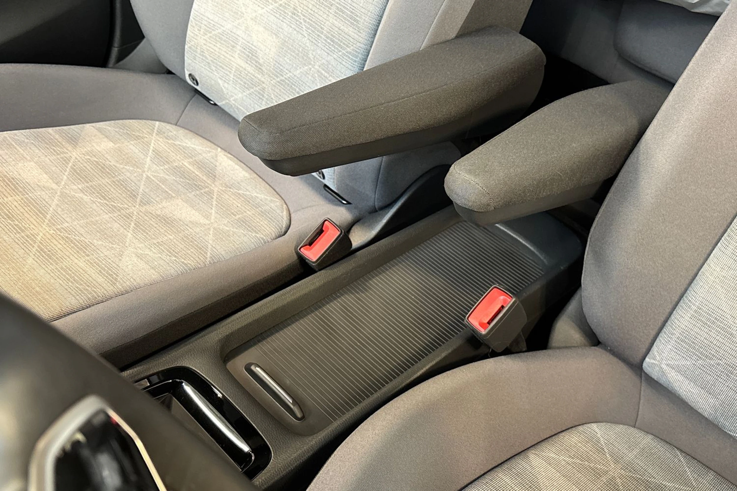 valkoinen Volkswagen ID.3 2023 kuva 19.