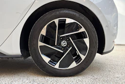 valkoinen Volkswagen ID.3 2023 kuva 10.