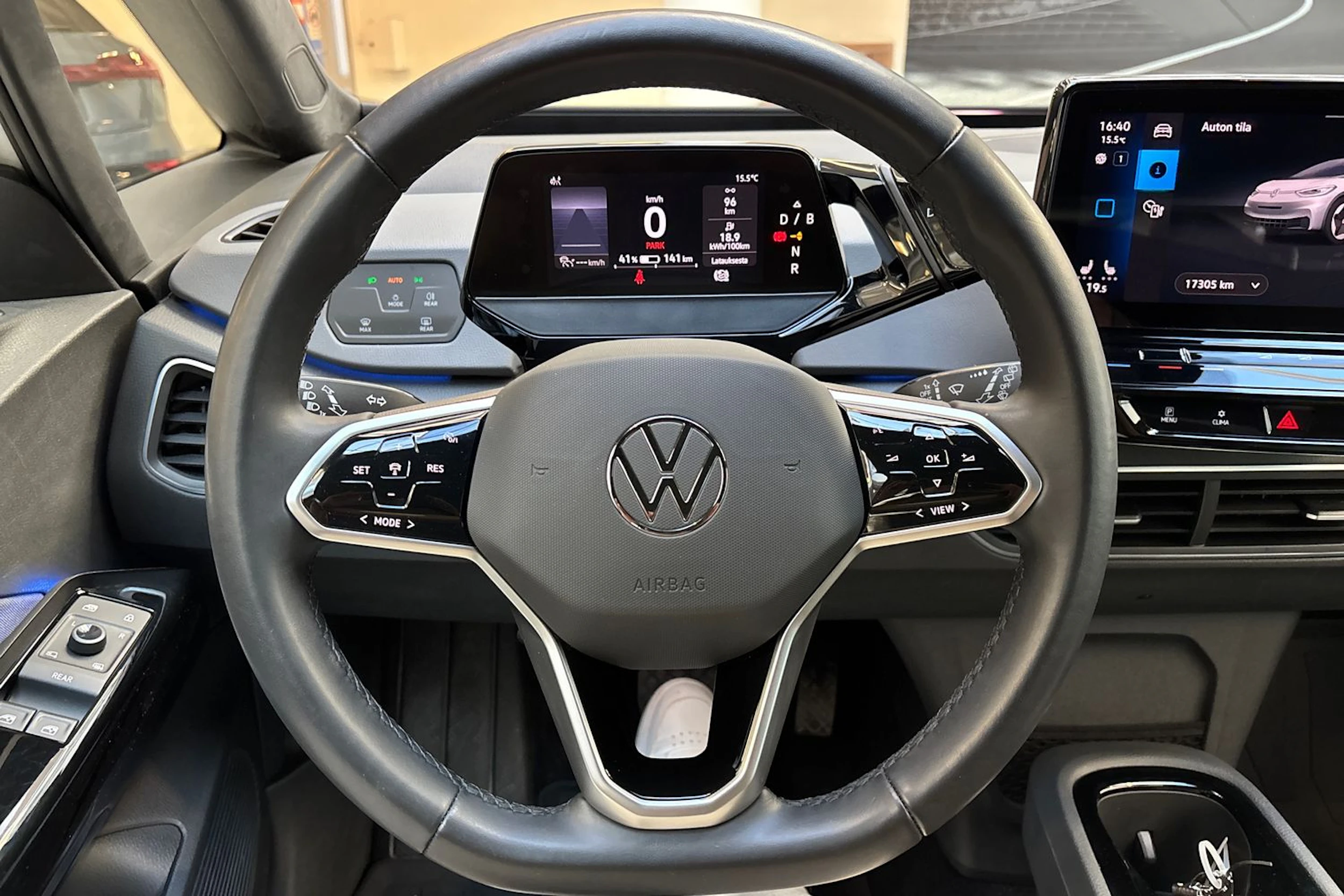 valkoinen Volkswagen ID.3 2023 kuva 14.
