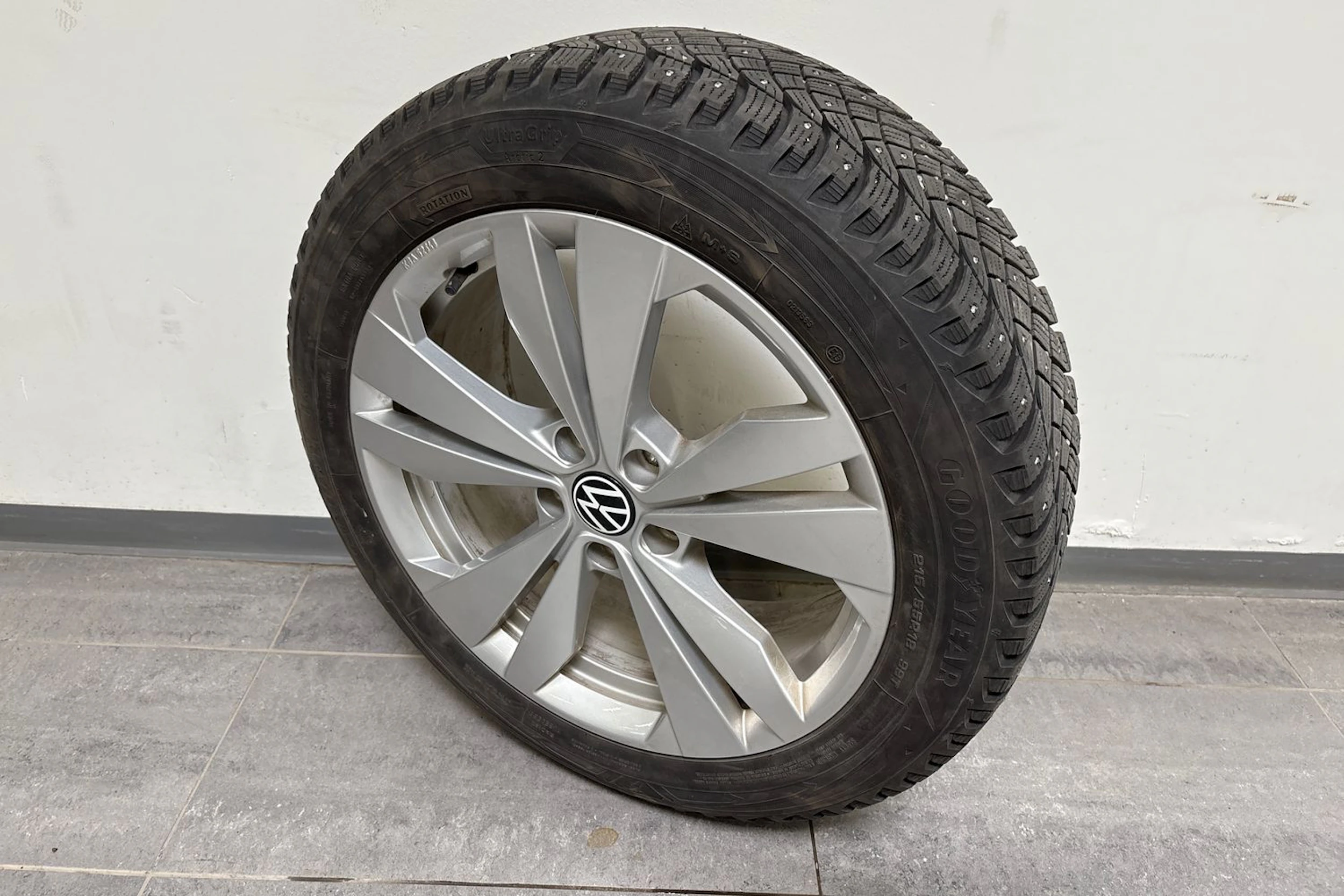 sininen Volkswagen ID.3 2023 kuva 10.