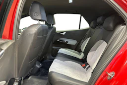 punainen Volkswagen ID.3 2023 kuva 10.