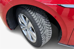 punainen Volkswagen ID.3 2023 kuva 11.