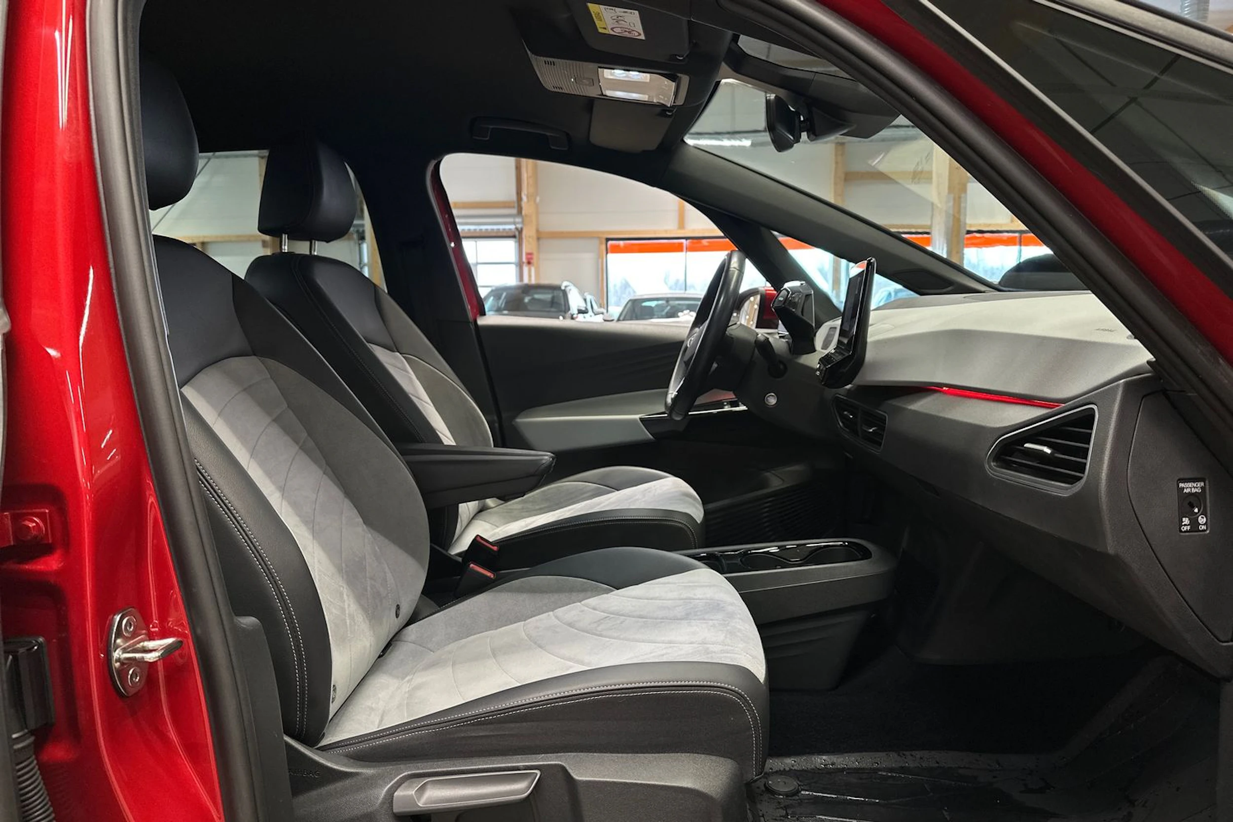 punainen Volkswagen ID.3 2023 kuva 14.