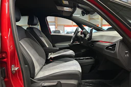 punainen Volkswagen ID.3 2023 kuva 14.