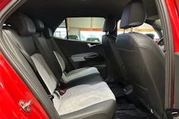 punainen Volkswagen ID.3 2023 kuva 15.