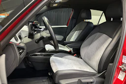 punainen Volkswagen ID.3 2023 kuva 16.