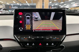 punainen Volkswagen ID.3 2023 kuva 17.