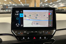 punainen Volkswagen ID.3 2023 kuva 18.