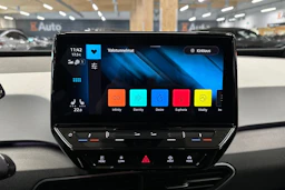 punainen Volkswagen ID.3 2023 kuva 21.