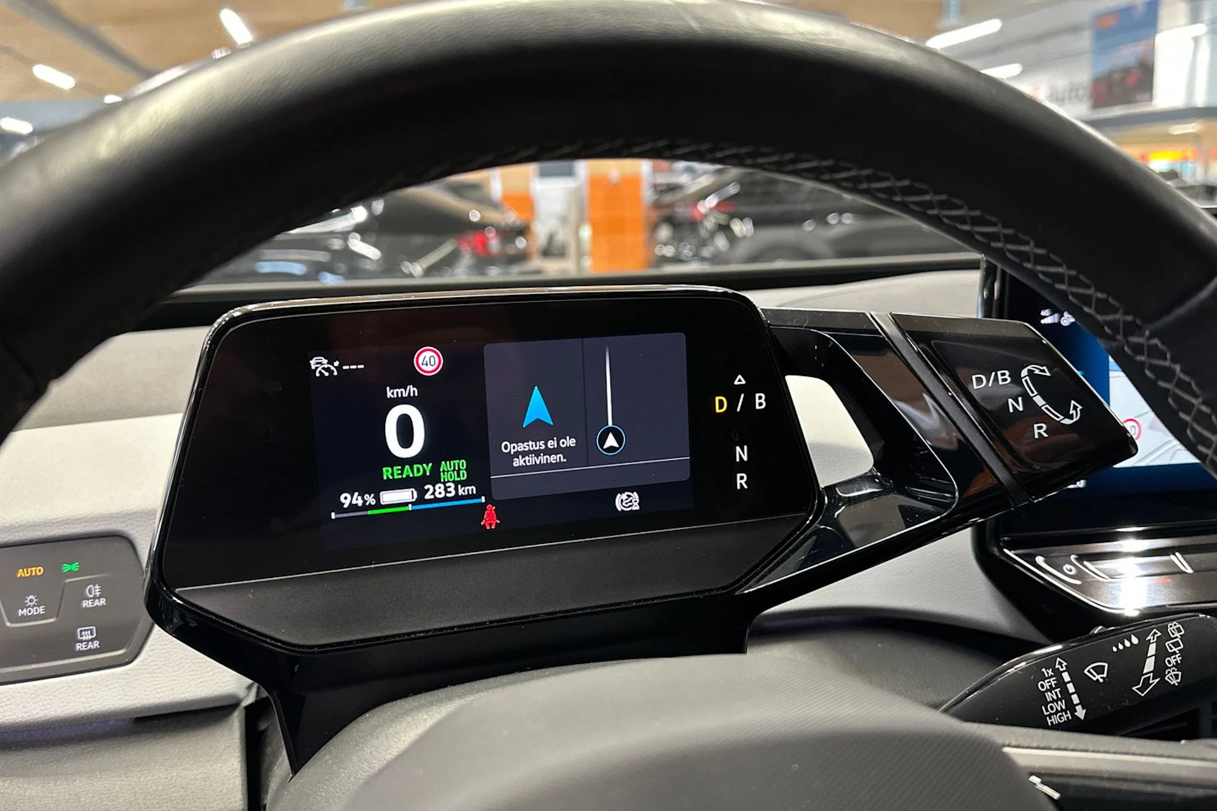 punainen Volkswagen ID.3 2023 kuva 23.