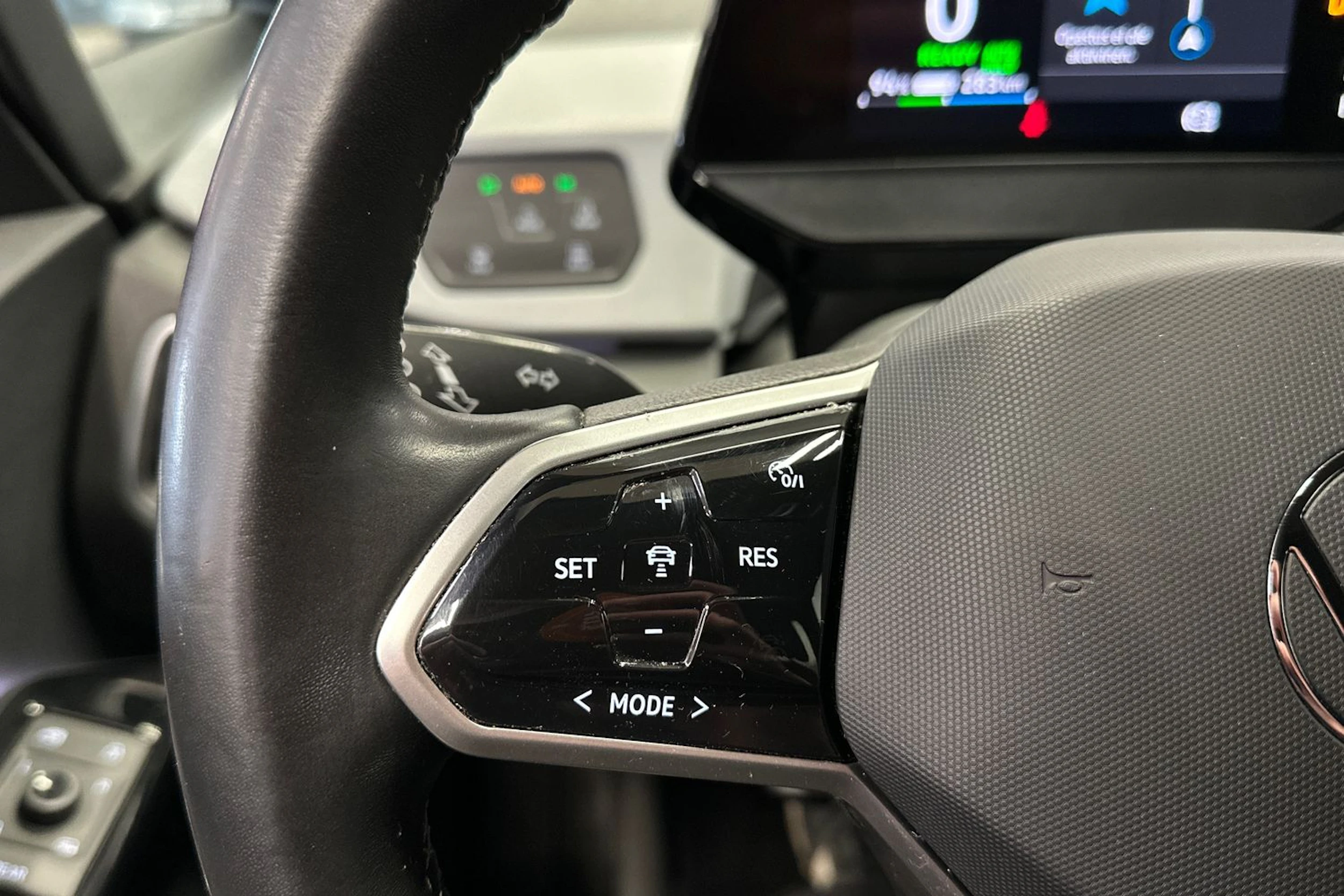 punainen Volkswagen ID.3 2023 kuva 24.