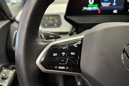 punainen Volkswagen ID.3 2023 kuva 24.