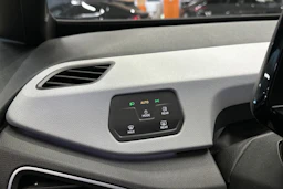 punainen Volkswagen ID.3 2023 kuva 26.