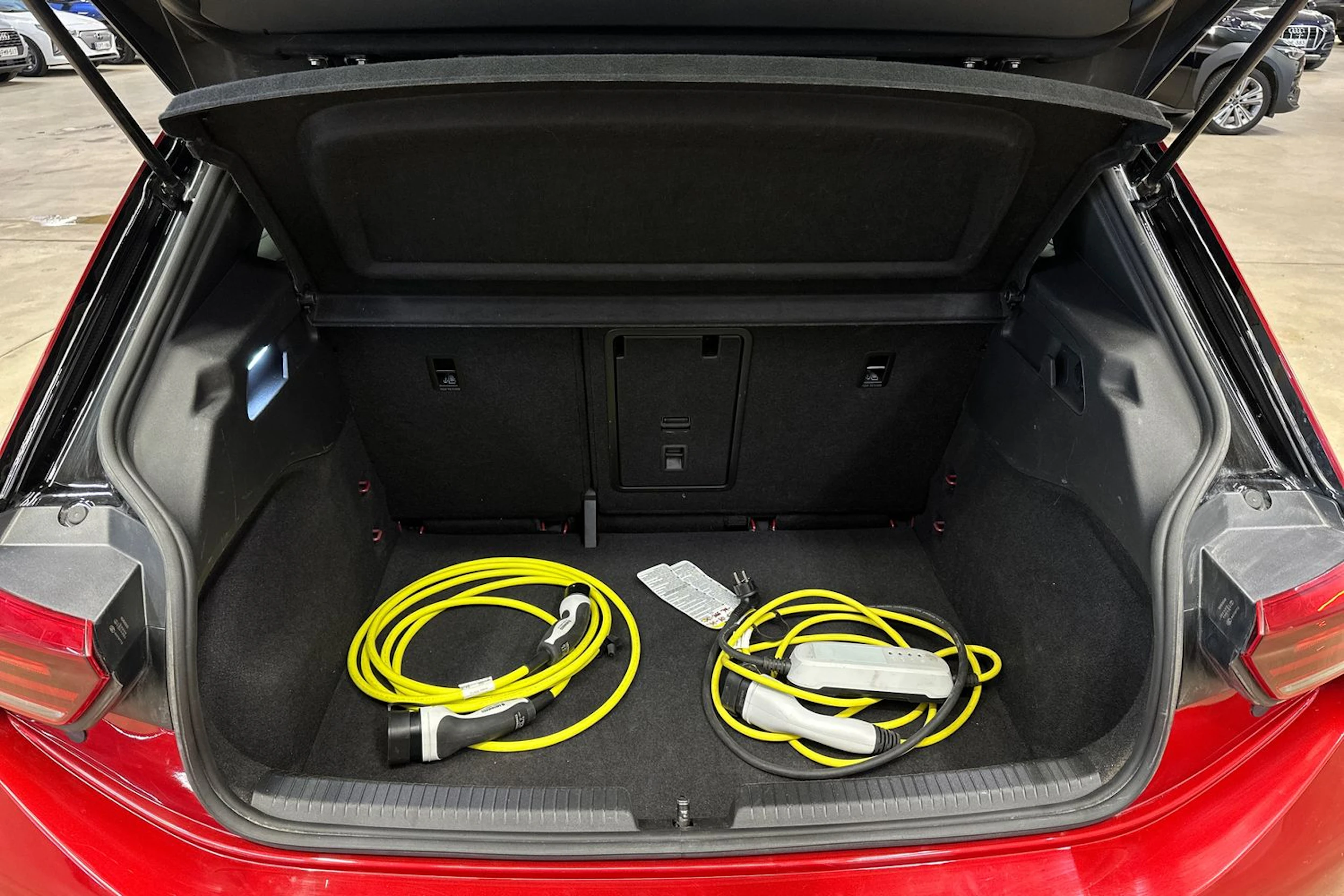 punainen Volkswagen ID.3 2023 kuva 27.