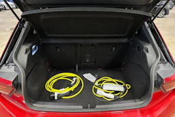 punainen Volkswagen ID.3 2023 kuva 27.