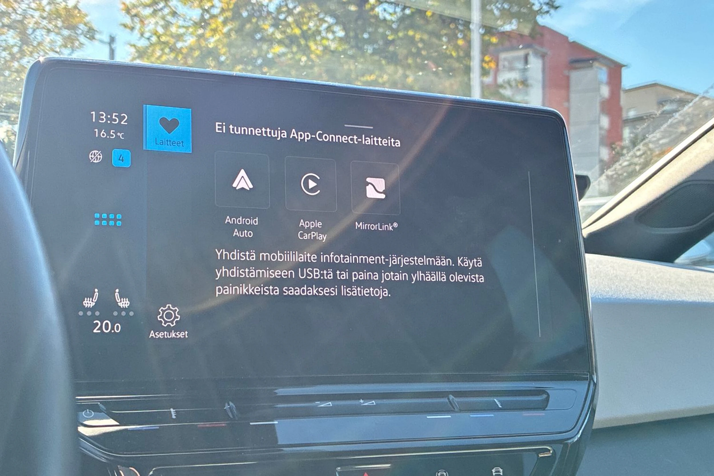 punainen Volkswagen ID.3 2023 kuva 6.