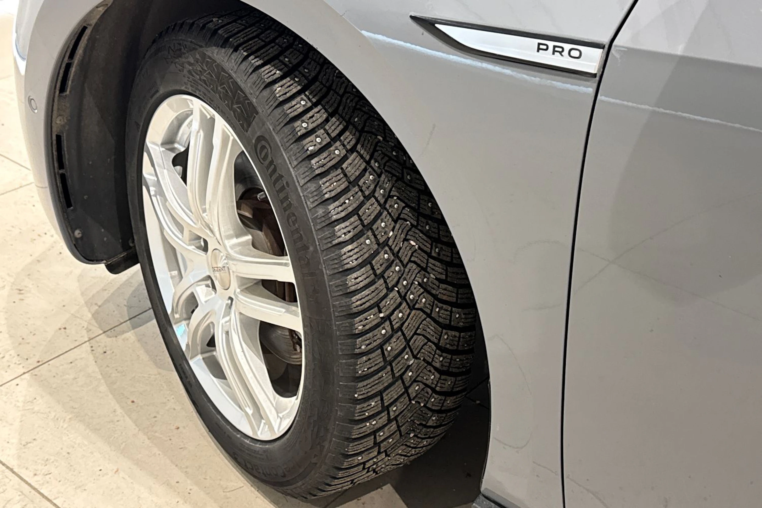 harmaa Volkswagen ID.3 2023 kuva 10.