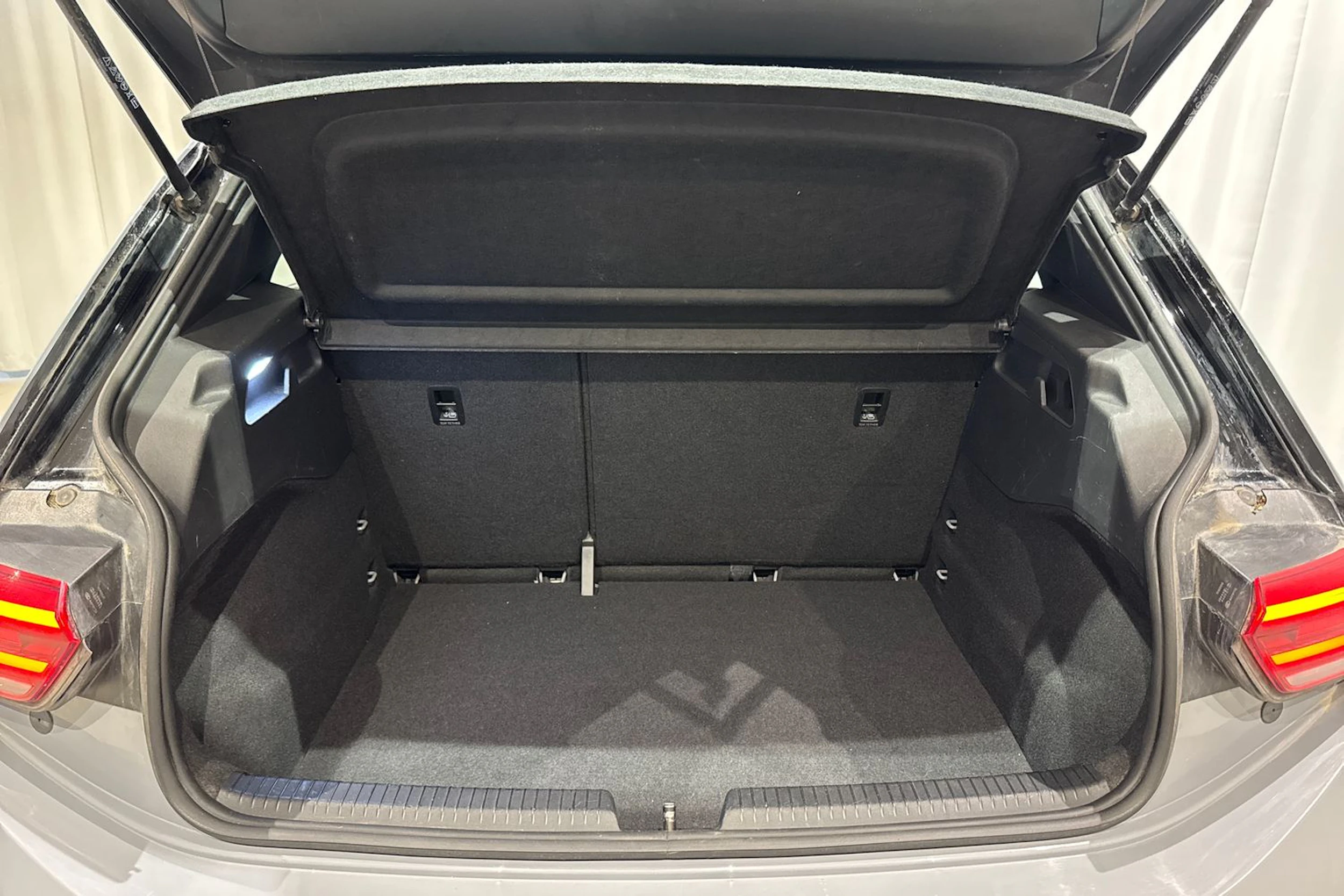 harmaa Volkswagen ID.3 2023 kuva 13.