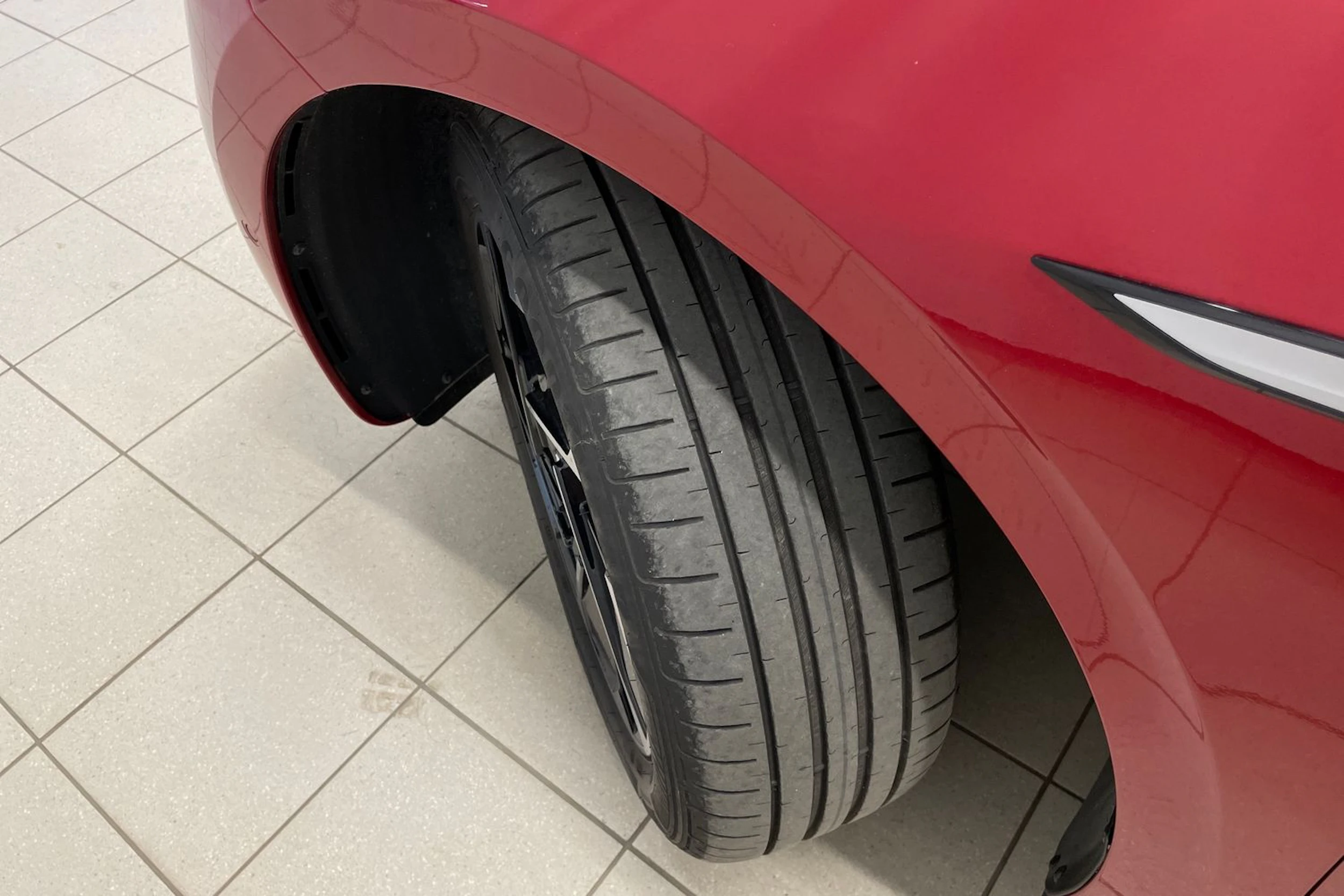 Punainen Volkswagen ID.3 2023 kuva 13.