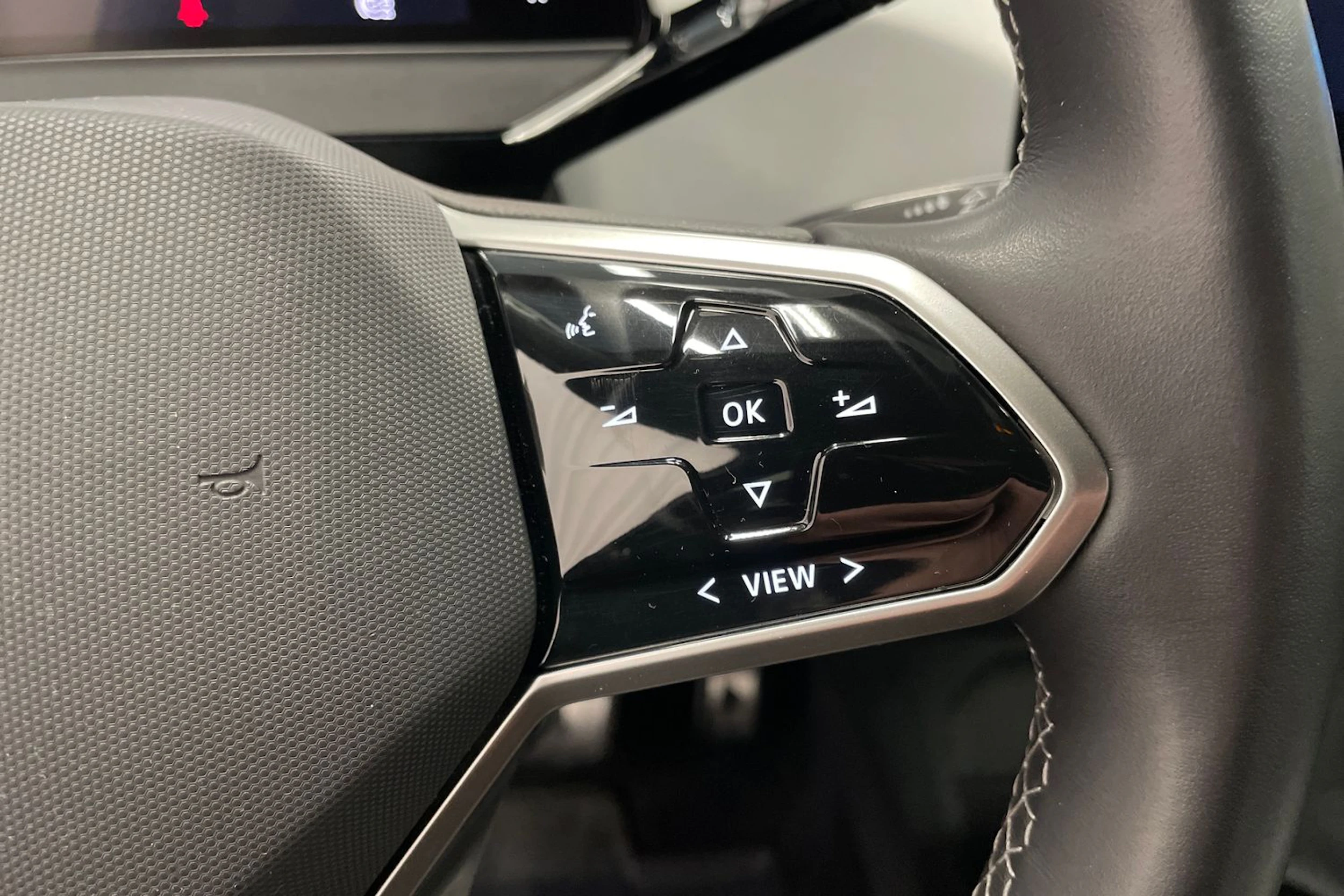 Punainen Volkswagen ID.3 2023 kuva 16.