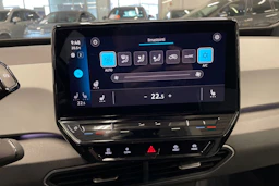 Punainen Volkswagen ID.3 2023 kuva 18.