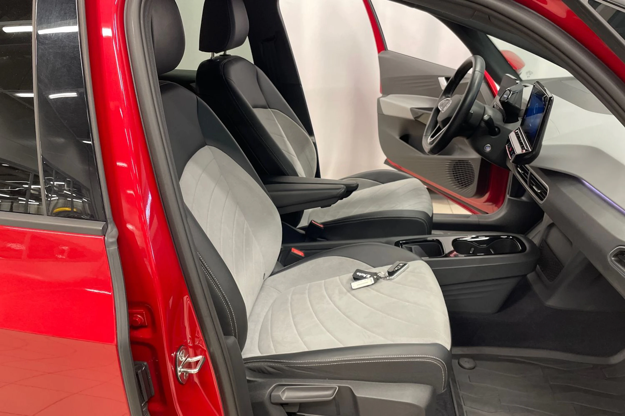 Punainen Volkswagen ID.3 2023 kuva 25.