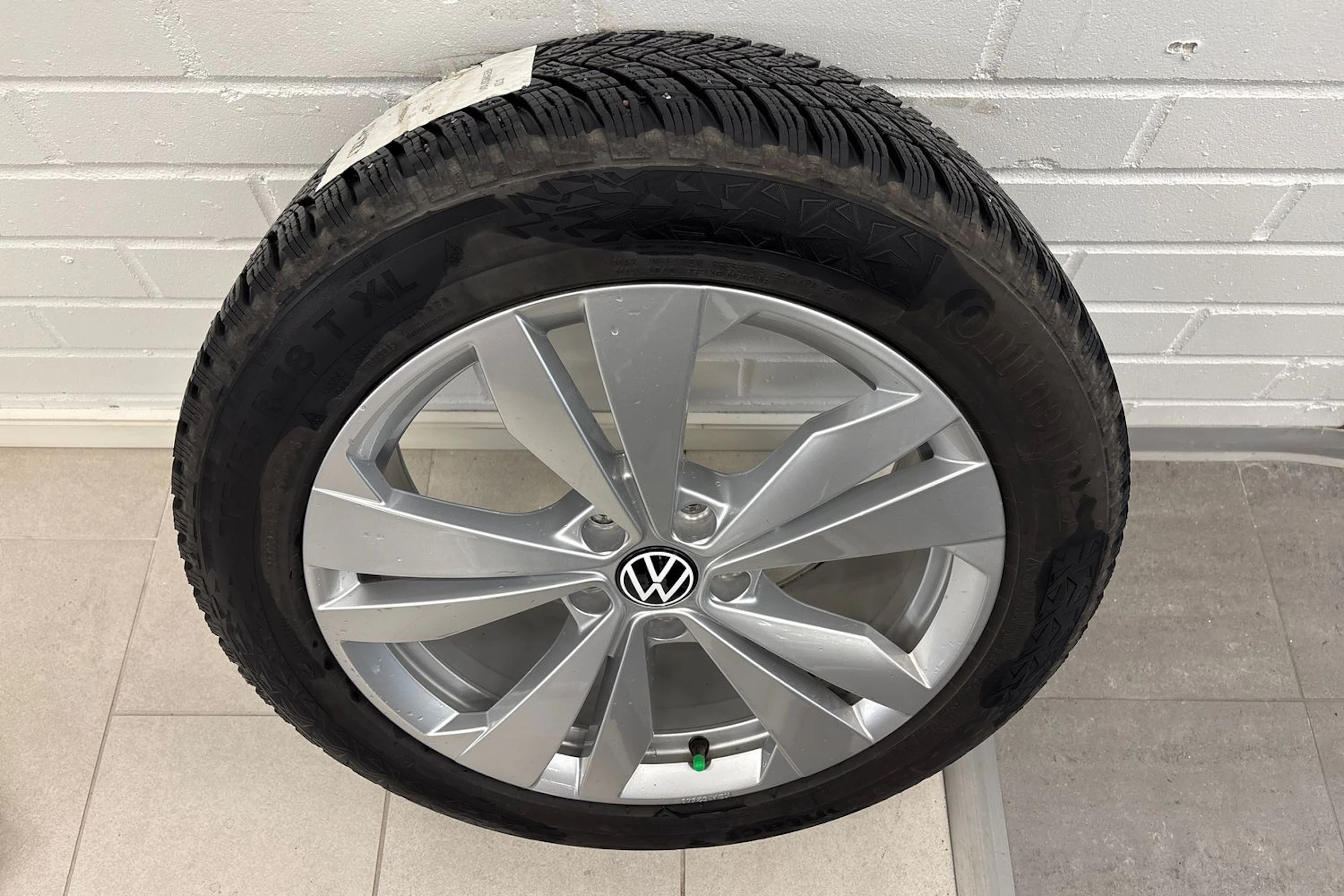 harmaa Volkswagen ID.3 2023 kuva 10.