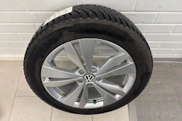 harmaa Volkswagen ID.3 2023 kuva 10.
