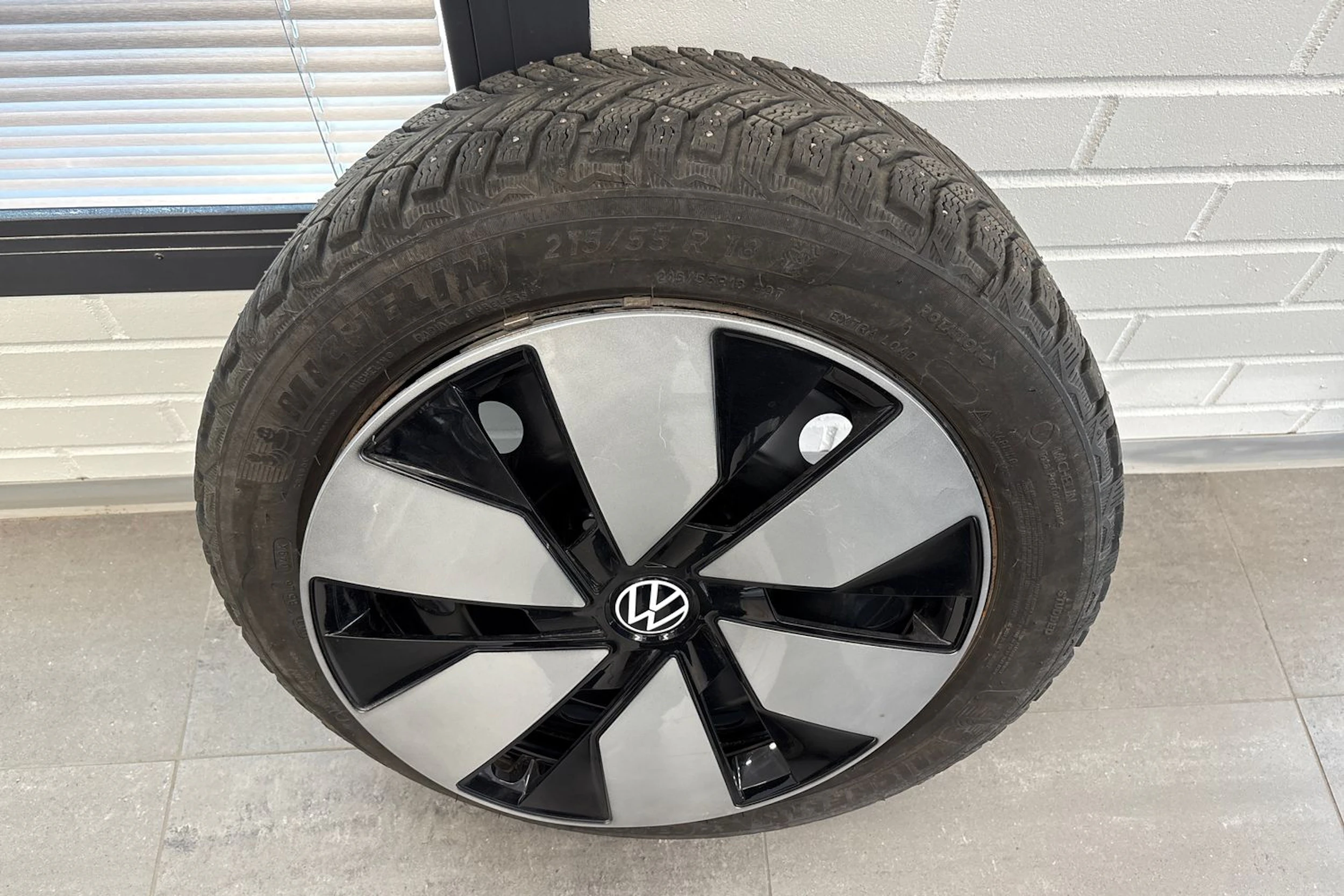 harmaa Volkswagen ID.3 2023 kuva 10.