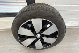 harmaa Volkswagen ID.3 2023 kuva 10.