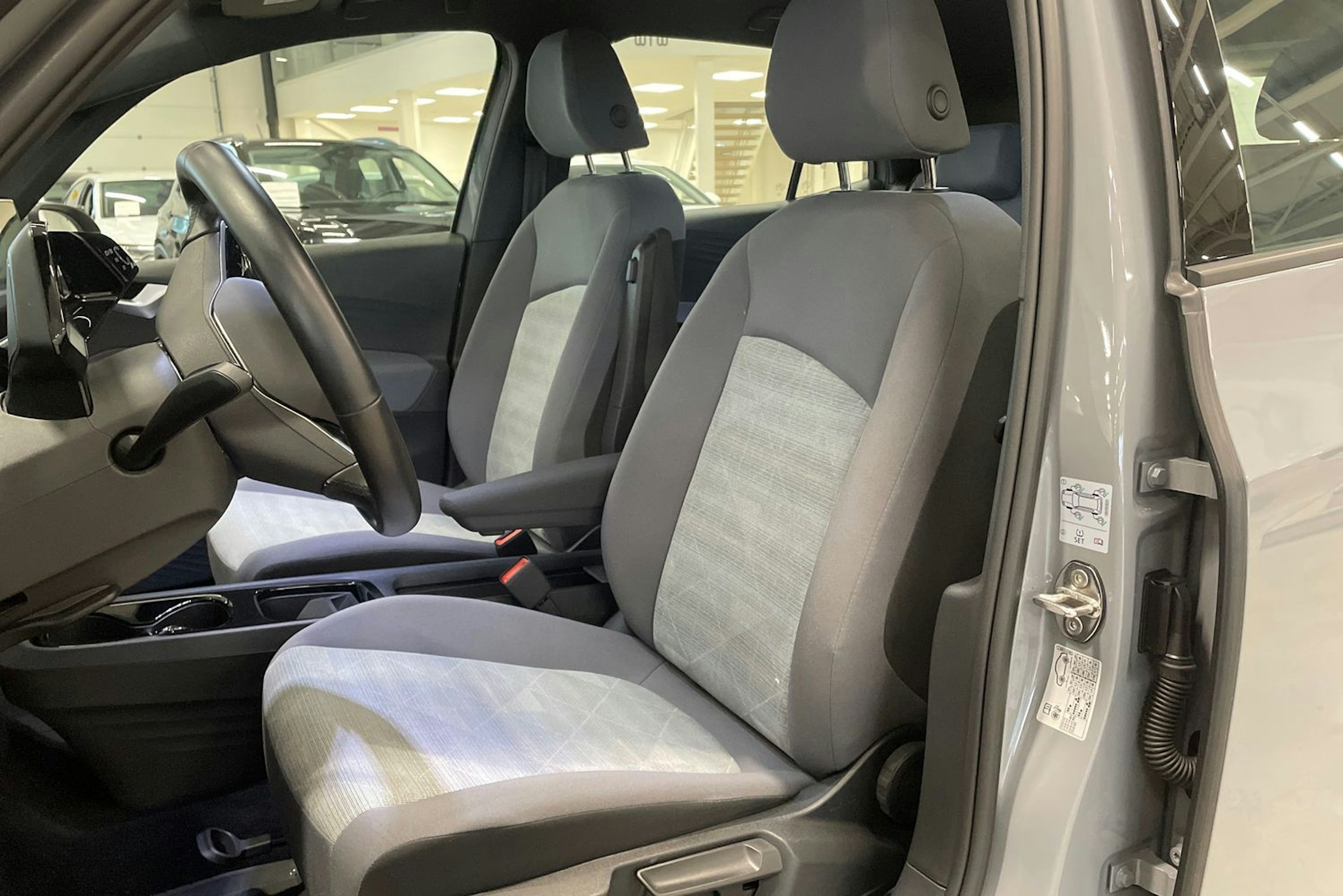 harmaa Volkswagen ID.3 2023 kuva 14.