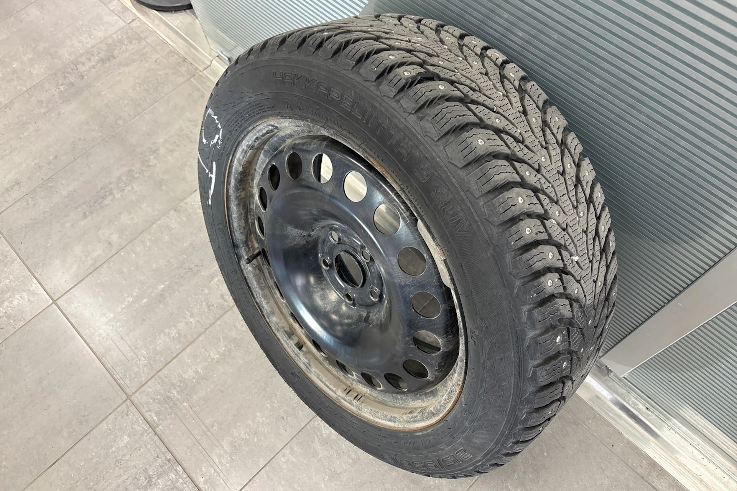harmaa Volkswagen ID.3 2023 kuva 10.