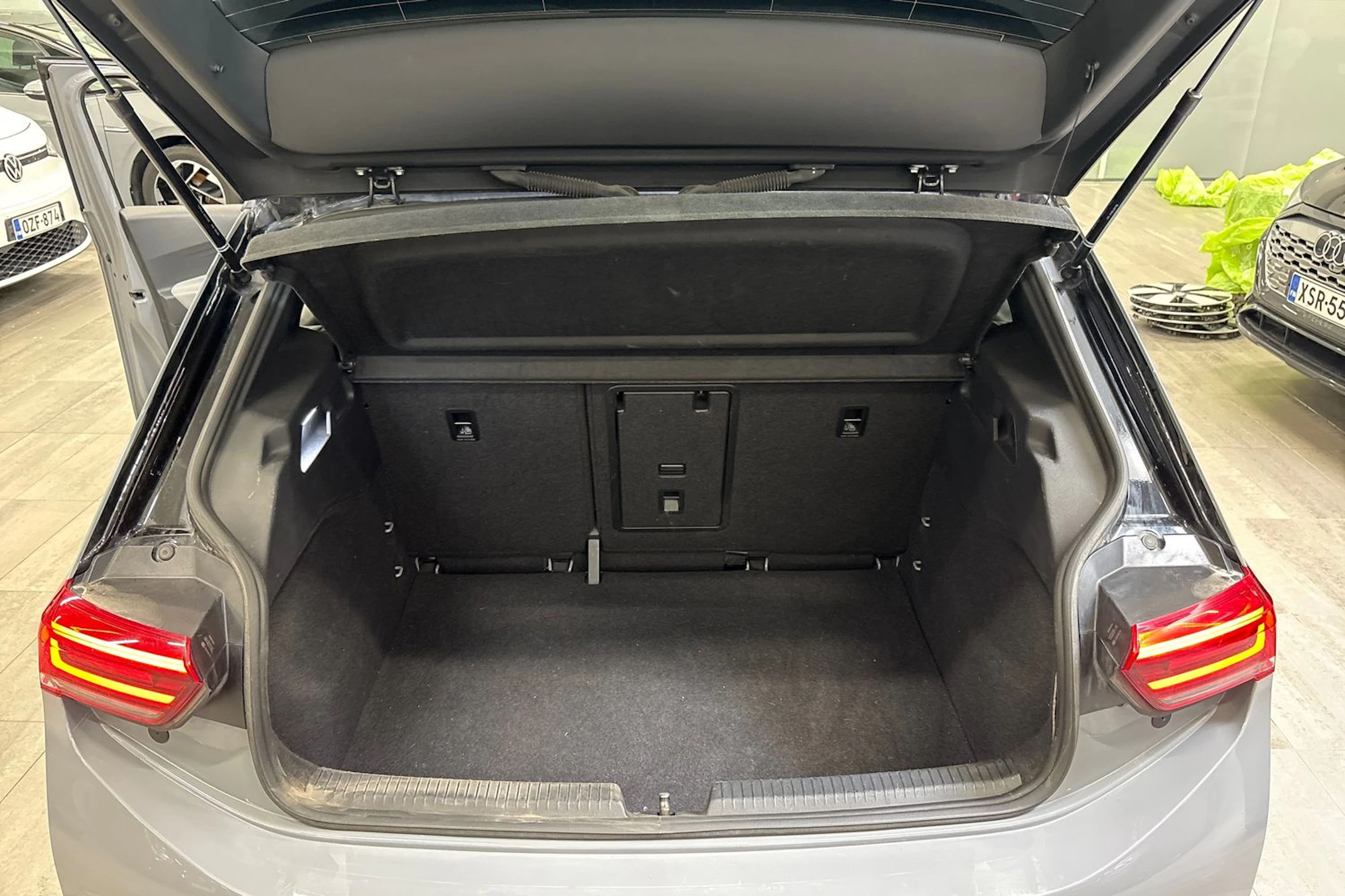 harmaa Volkswagen ID.3 2023 kuva 11.