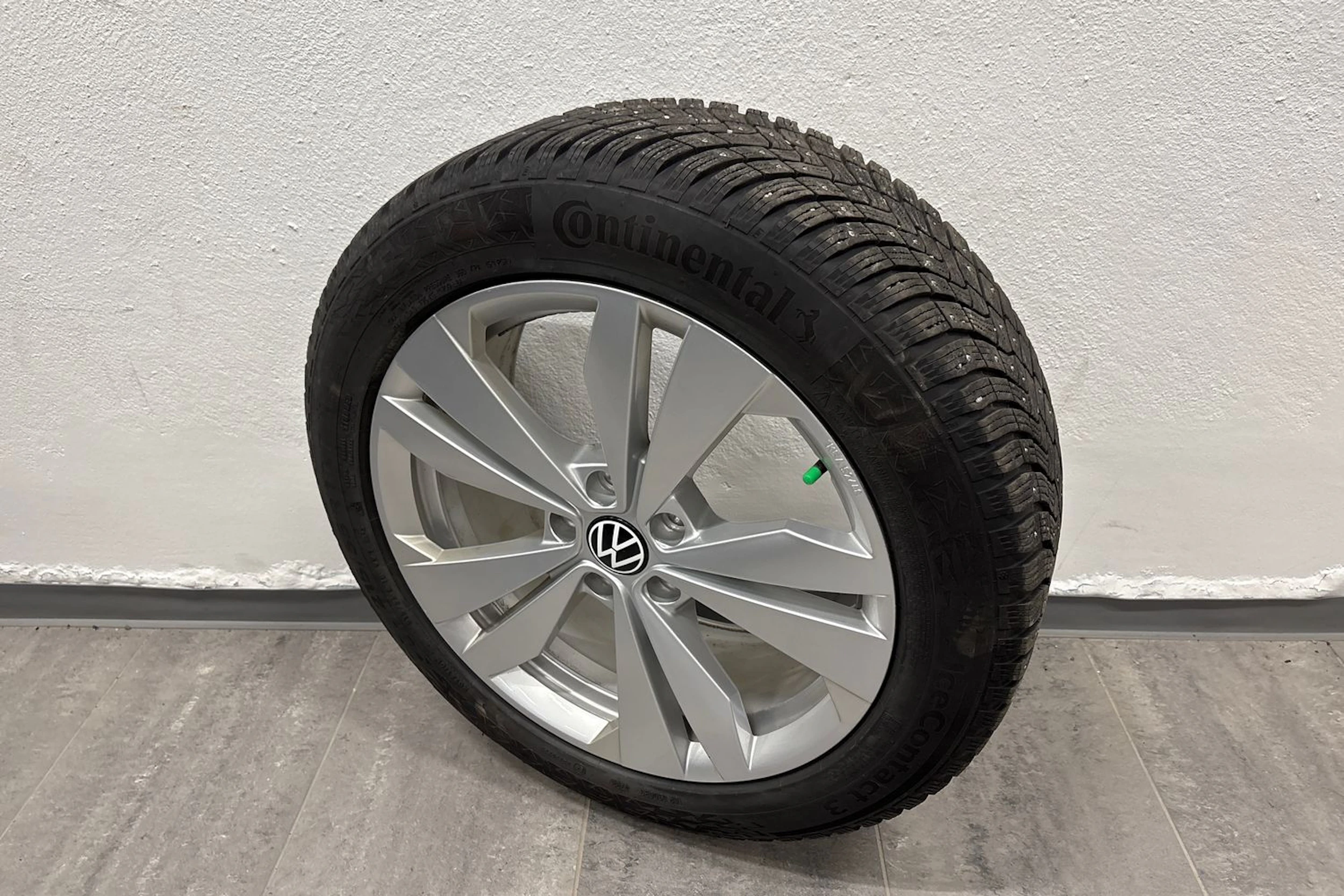 harmaa Volkswagen ID.3 2023 kuva 10.