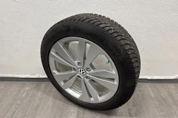 harmaa Volkswagen ID.3 2023 kuva 10.