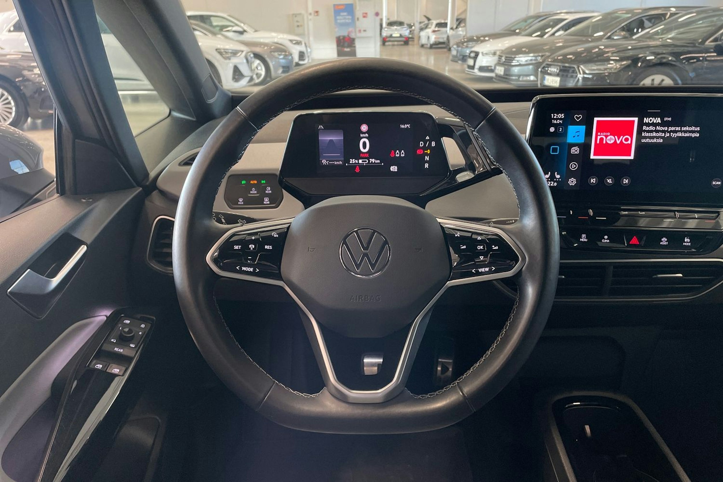 harmaa Volkswagen ID.3 2023 kuva 15.