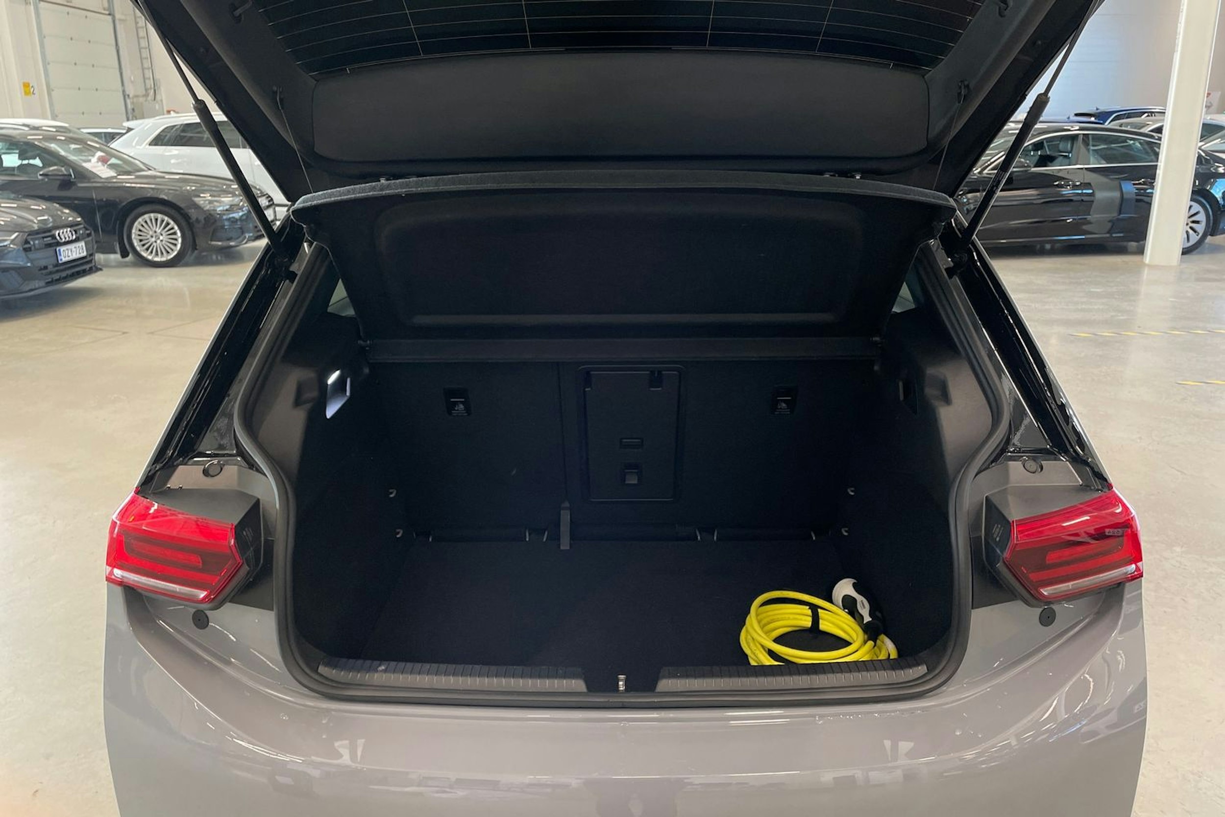 harmaa Volkswagen ID.3 2023 kuva 36.