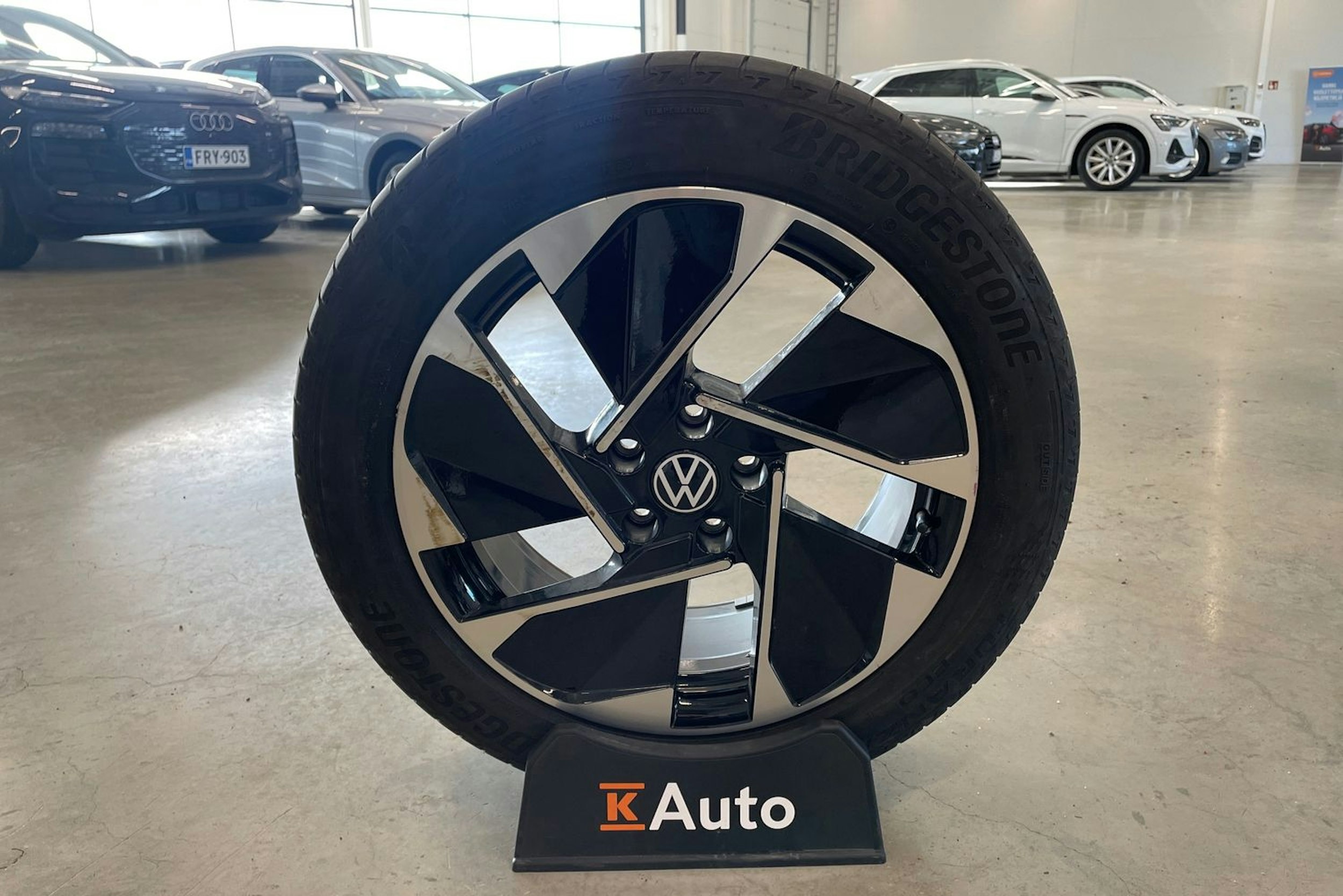 harmaa Volkswagen ID.3 2023 kuva 38.