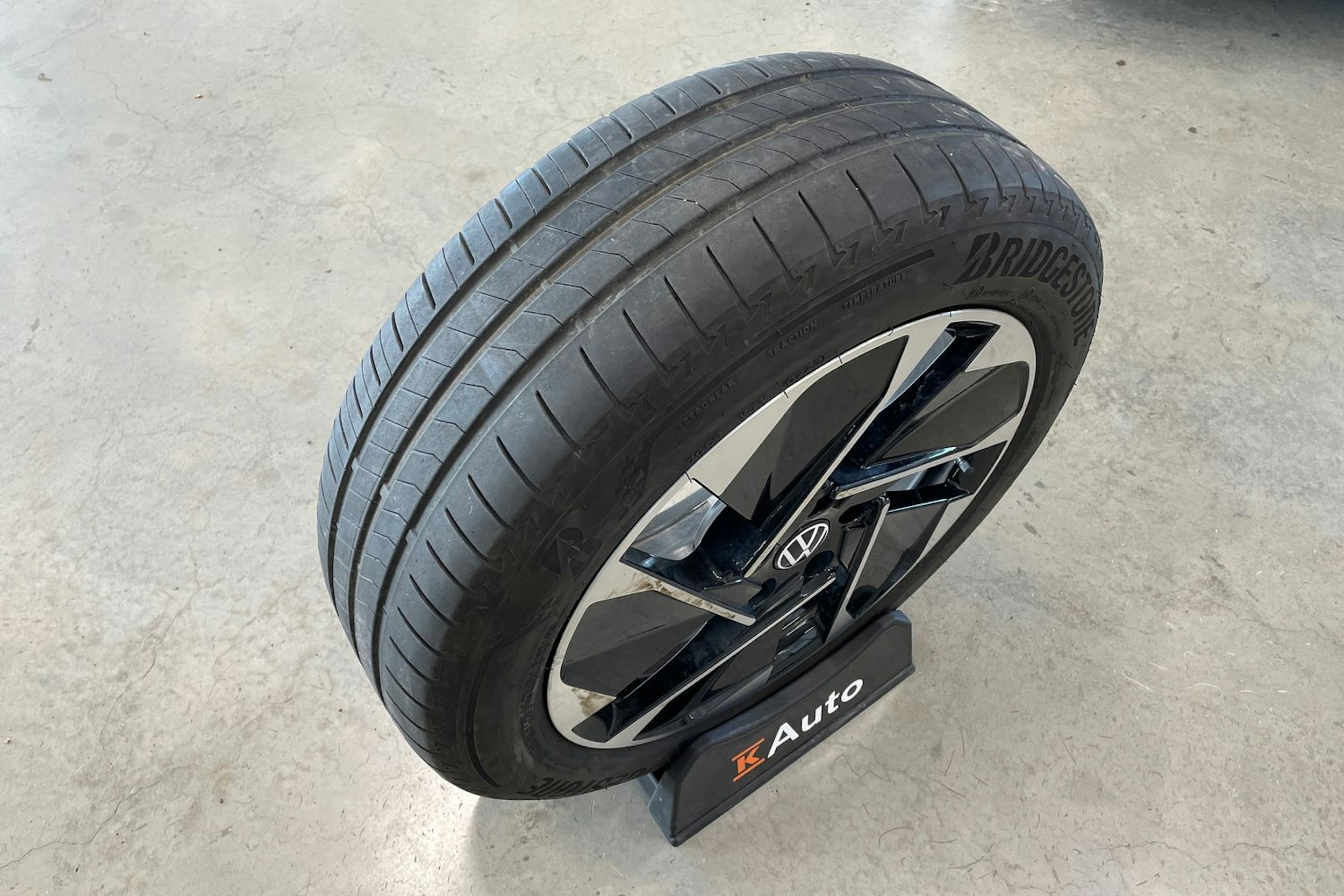 harmaa Volkswagen ID.3 2023 kuva 39.