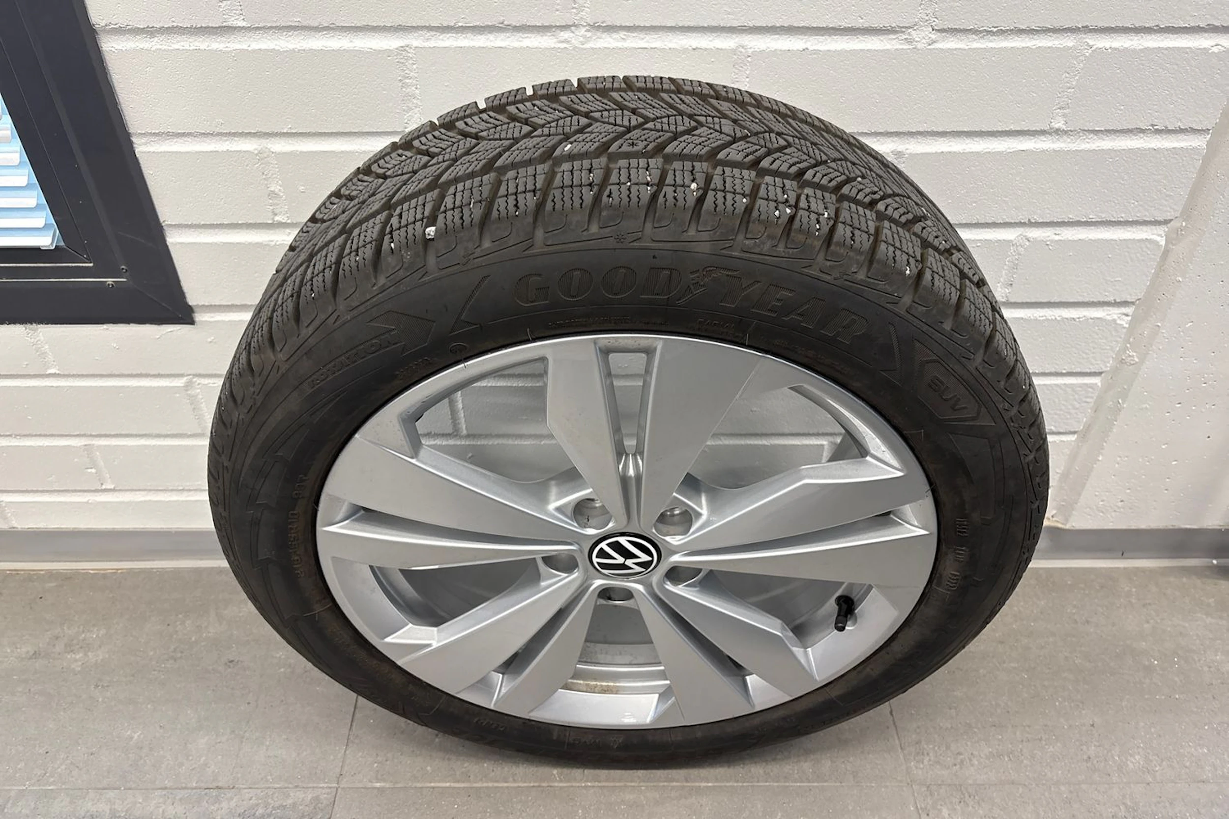 harmaa Volkswagen ID.3 2023 kuva 10.