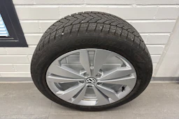 harmaa Volkswagen ID.3 2023 kuva 10.