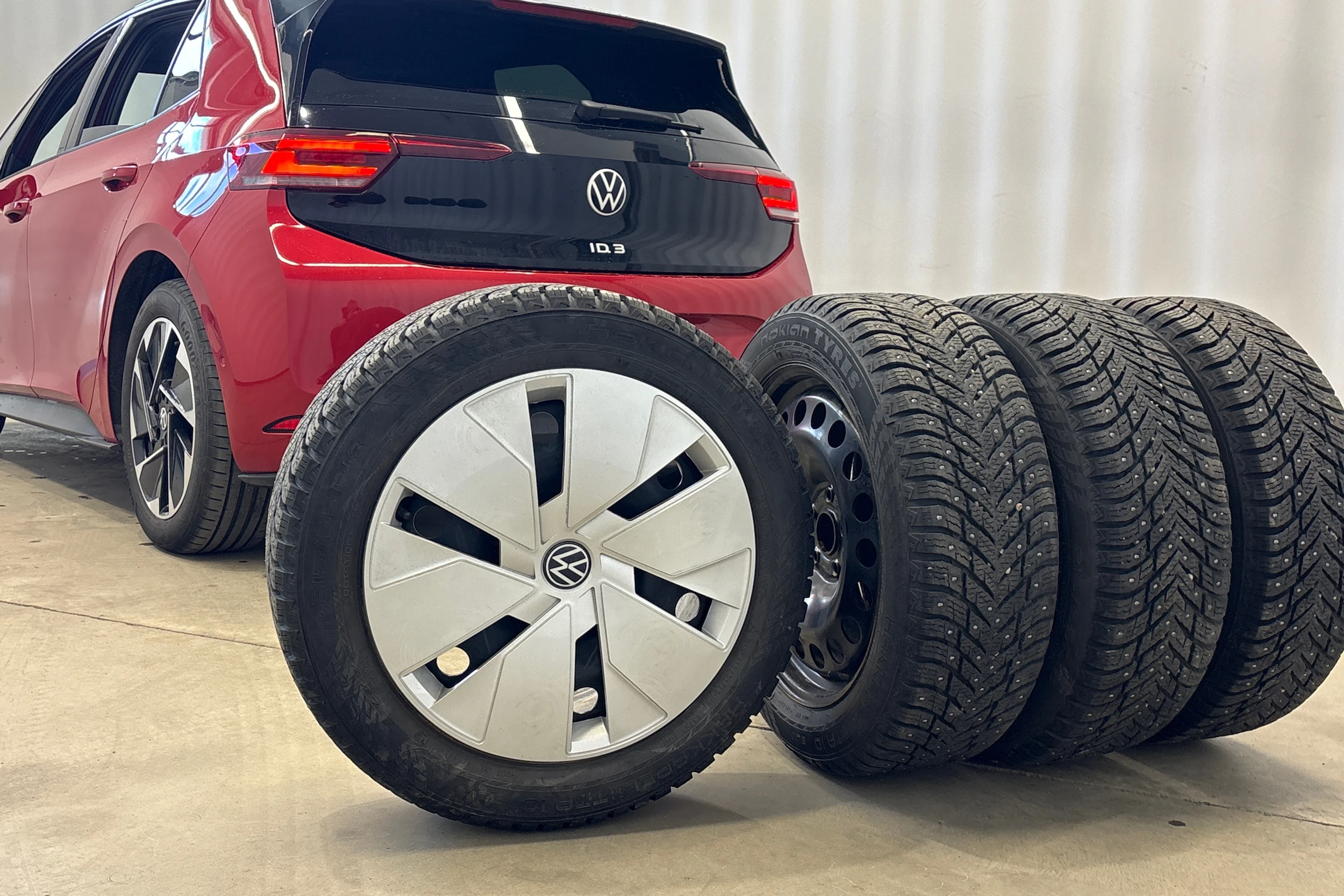 punainen Volkswagen ID.3 2023 kuva 16.